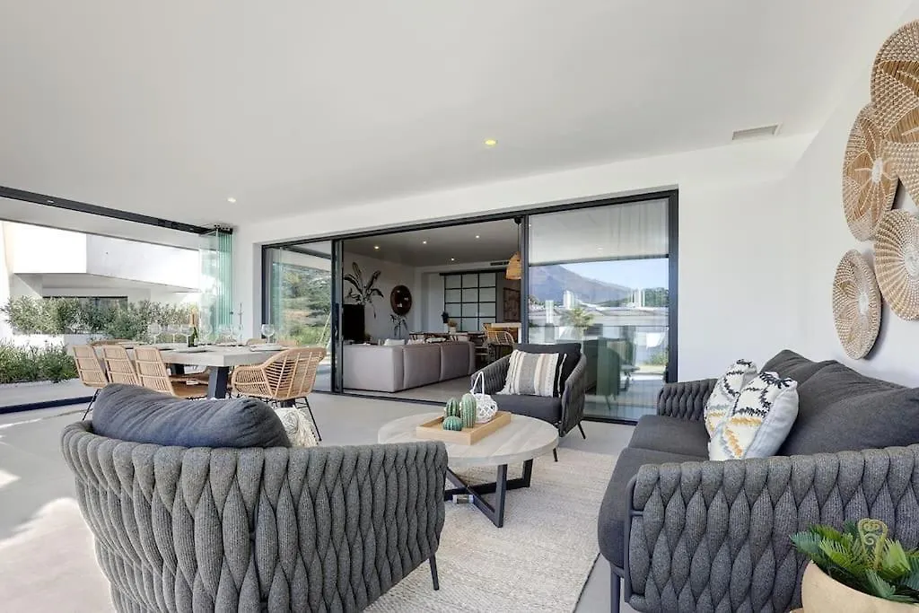 3 Bedroom Ground Floor Apartment @ Estepona Hills! Španělsko